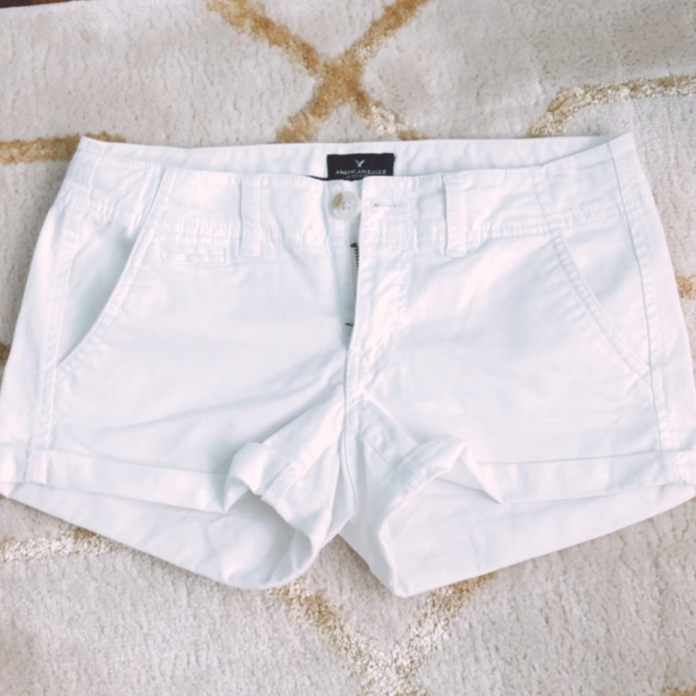 NWOT khaki white shortie AE 2